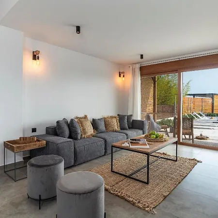 Haus In Afantou - Privater Parkplatz Und Pool